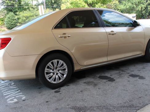 Used 2012 Toyota Camry LE image 23
