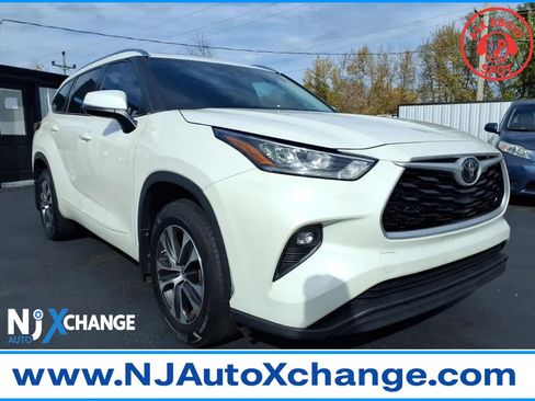 Used 2020 Toyota Highlander XLE image 1