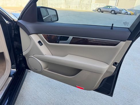 Used 2013 Mercedes-Benz C 250 Sedan image 26