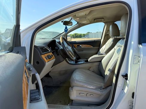 Used 2011 Lincoln MKX 2WD w/ Wood Pkg image 8