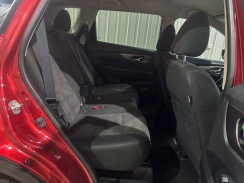 Used 2016 Nissan Rogue SV image 29