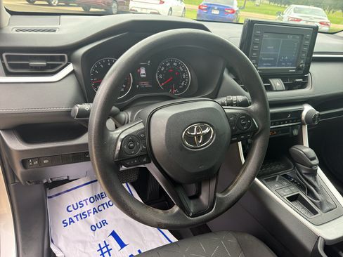 Used 2022 Toyota RAV4 XLE w/ Convenience Package FWD image 11