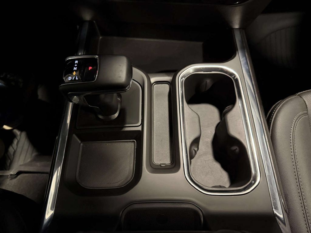 Used 2024 Chevrolet Silverado 1500 LTZ AWD/4WD image 32