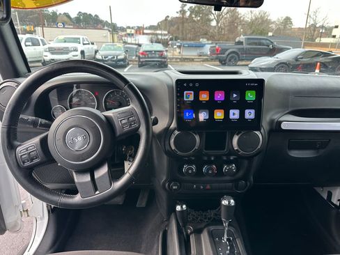 Used 2015 Jeep Wrangler Unlimited Sport image 20