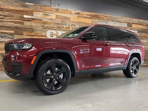 New 2025 Jeep Grand Cherokee L Altitude image 13