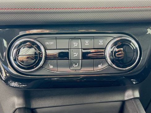 Used 2025 Chevrolet TrailBlazer RS w/ Convenience Package image 14