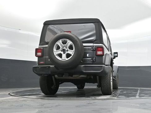 Used 2018 Jeep Wrangler Unlimited Sport S image 41