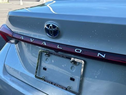 Used 2021 Toyota Avalon XLE w/ Moonroof Package FWD image 15