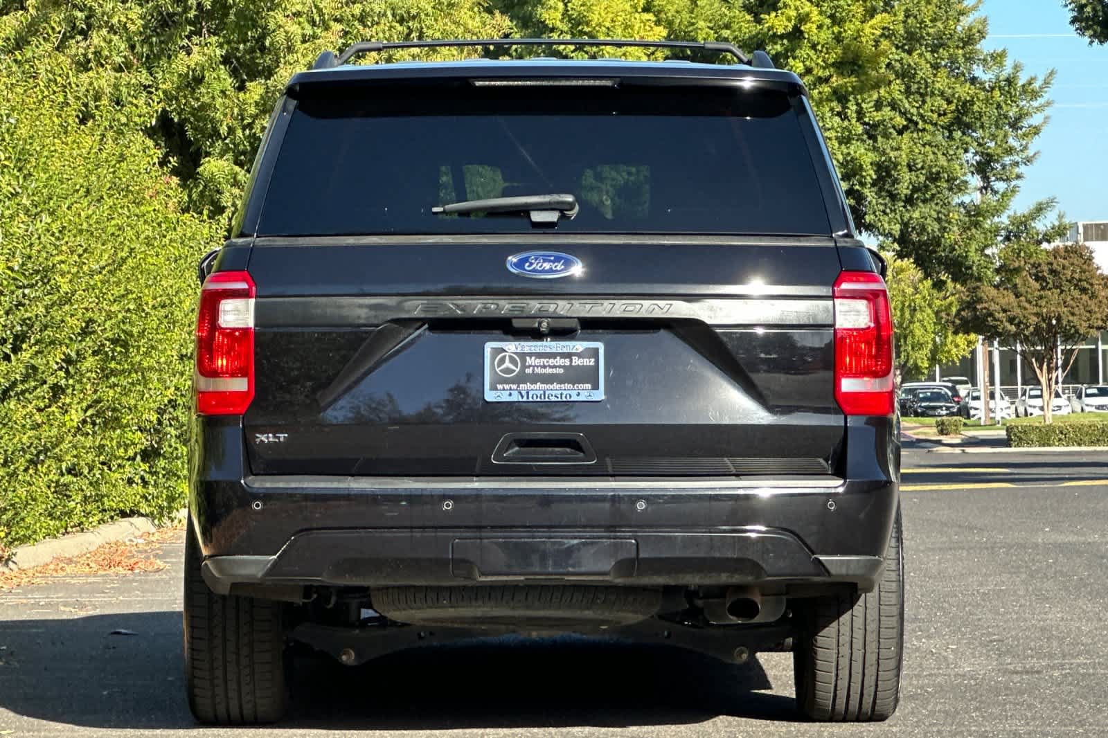 Used 2020 Ford Expedition XLT w/ Equipment Group 202A AWD/4WD image 4