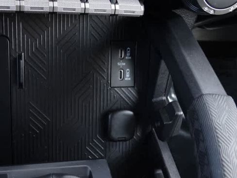 Used 2025 Toyota Tacoma SR5 image 33