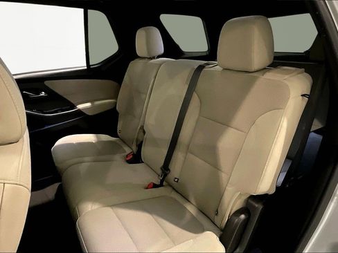 Used 2022 Chevrolet Traverse LS FWD image 22