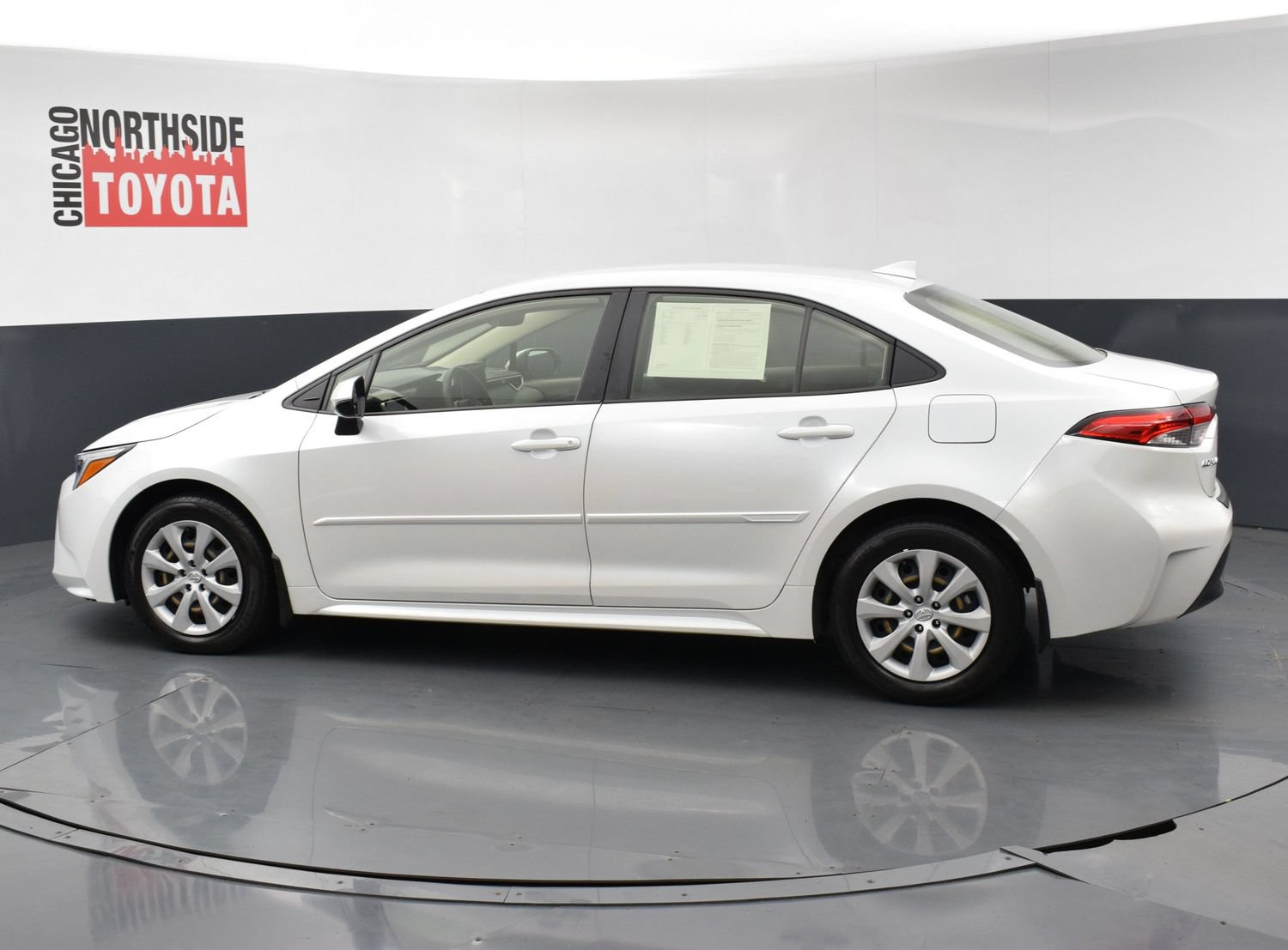 Used 2025 Toyota Corolla LE FWD image 2