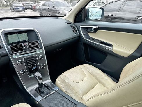 Used 2016 Volvo XC60 T6 w/ Proximity Package image 25
