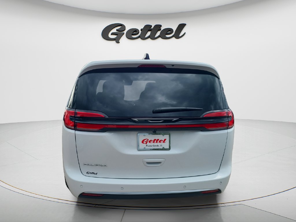New 2027 Chrysler Pacifica Select FWD image 6