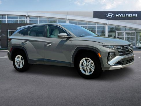 Used 2025 Hyundai Tucson SE image 10