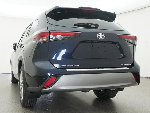 New 2026 Toyota Highlander Platinum image 22