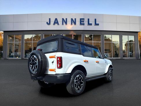 Used 2023 Ford Bronco Outer Banks image 5