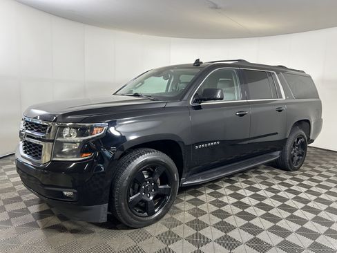 Used 2020 Chevrolet Suburban LT w/ Luxury Package AWD/4WD image 2