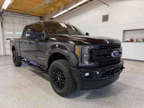 Used 2019 Ford F250 Lariat w/ Lariat Ultimate Package AWD/4WD image 6