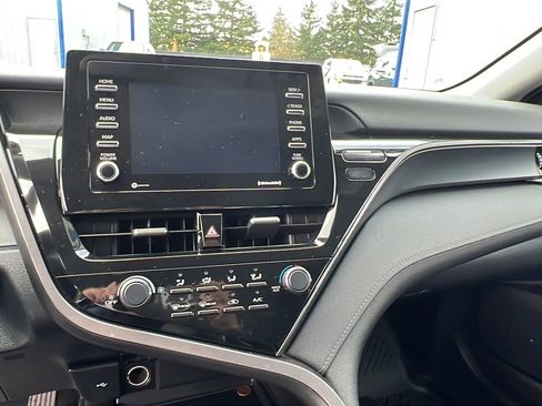 Used 2021 Toyota Camry LE image 10