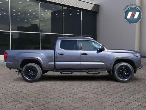 Used 2022 Toyota Tacoma SR5 AWD/4WD image 6