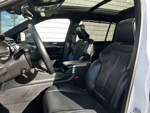 Used 2025 Jeep Grand Cherokee L Overland w/ Advanced Protech Group III image 12