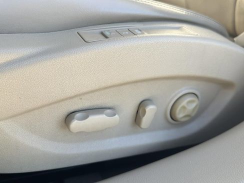 Used 2010 Buick LaCrosse CXS image 28