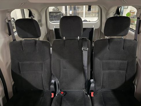 Used 2019 Dodge Grand Caravan SE FWD image 42