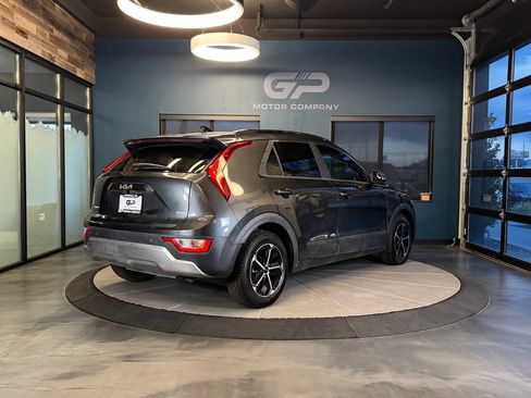 Used 2024 Kia Niro EX FWD image 3