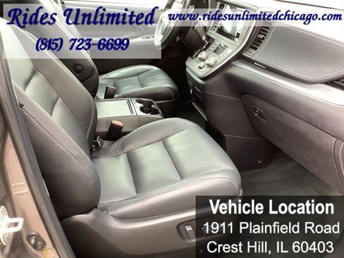 Used 2016 Toyota Sienna SE w/ SE Preferred Package FWD image 31