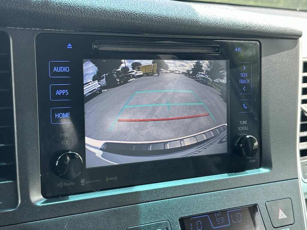 Used 2017 Toyota Sienna LE FWD image 29