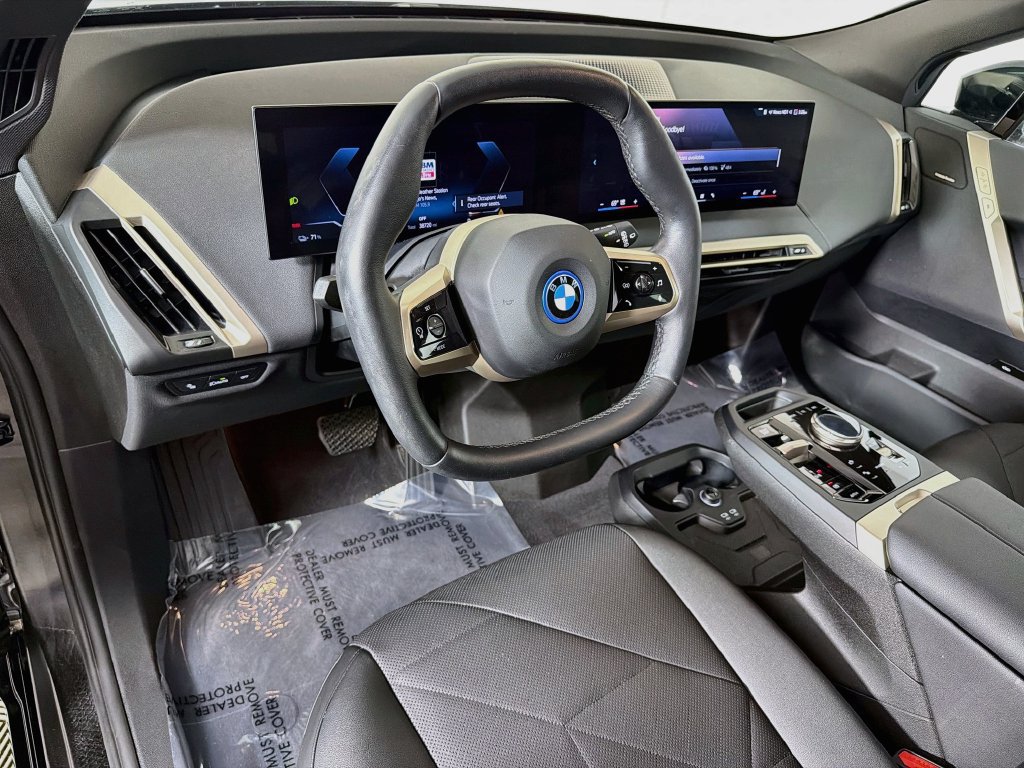 Used 2024 BMW iX xDrive50 w/ Sport Package AWD/4WD image 9