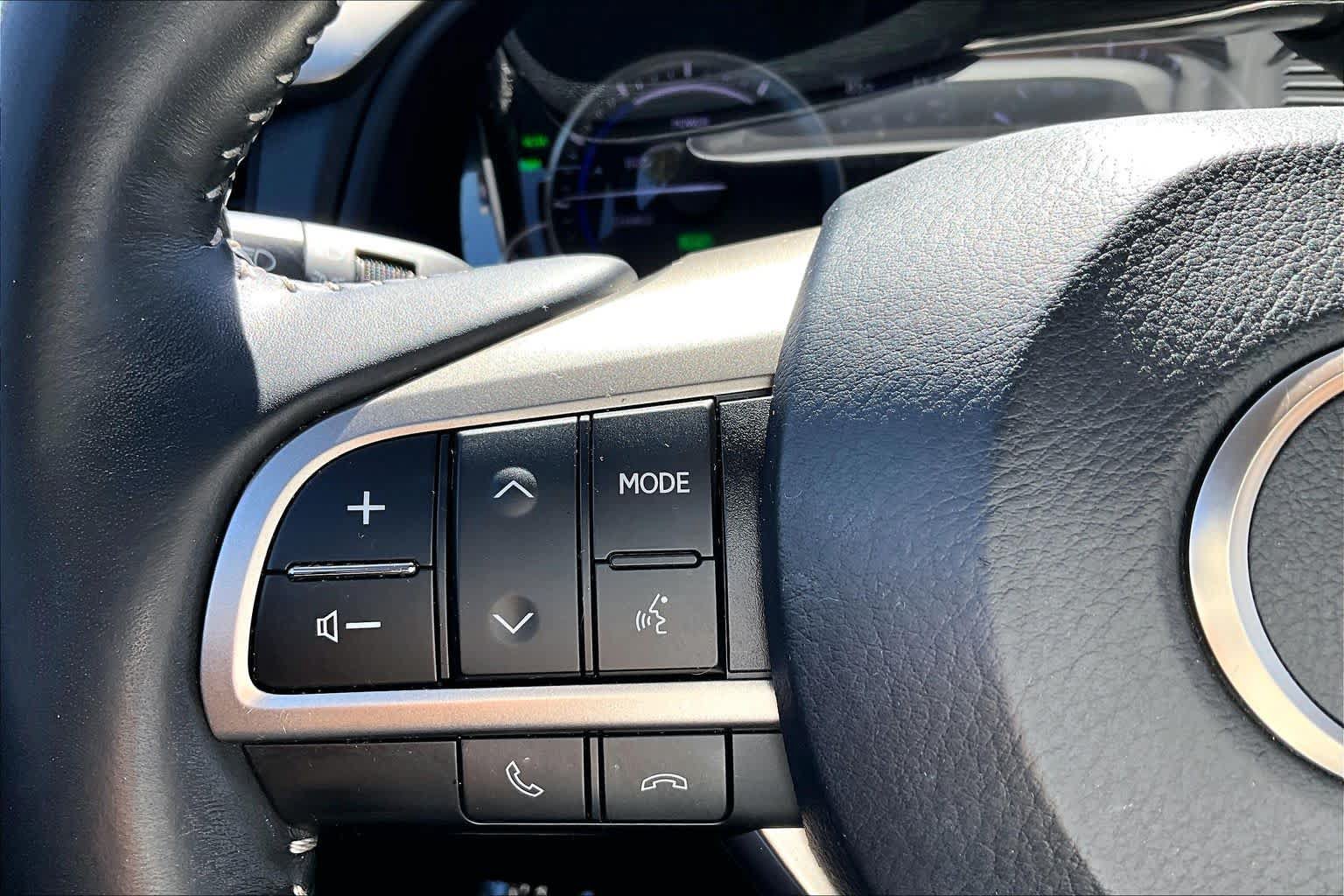 Used 2019 Lexus RX 450hL Premium w/ Premium Package AWD/4WD image 23