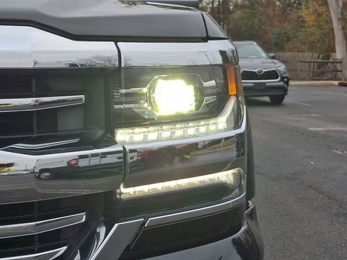 Used 2018 Chevrolet Silverado 1500 High Country image 30