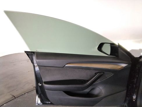 Used 2021 Tesla Model 3 Standard Range Plus image 23