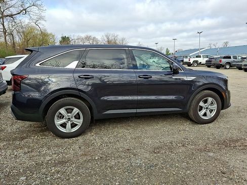 Used 2025 Kia Sorento LX image 7