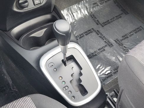 Used 2016 Toyota Yaris L image 24