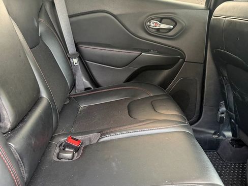 Used 2022 Jeep Cherokee Trailhawk image 24