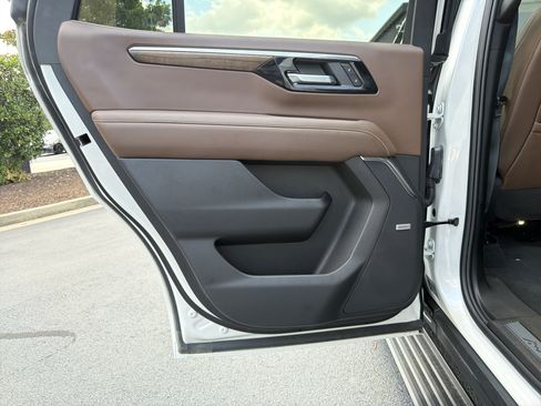 Used 2025 Chevrolet Tahoe High Country AWD/4WD image 42