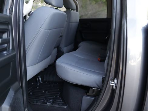 Used 2018 RAM 1500 Express AWD/4WD image 22