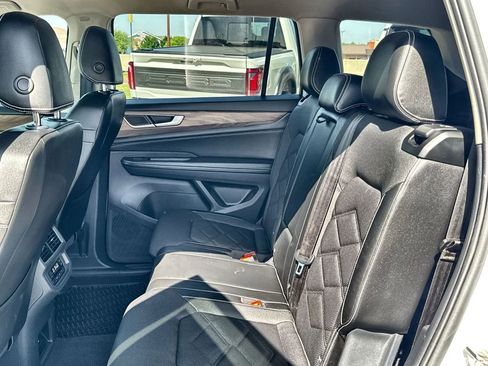 Used 2024 Volkswagen Atlas SE AWD/4WD image 24