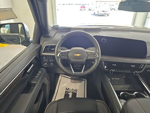 Used 2025 Chevrolet Suburban Premier AWD/4WD image 12