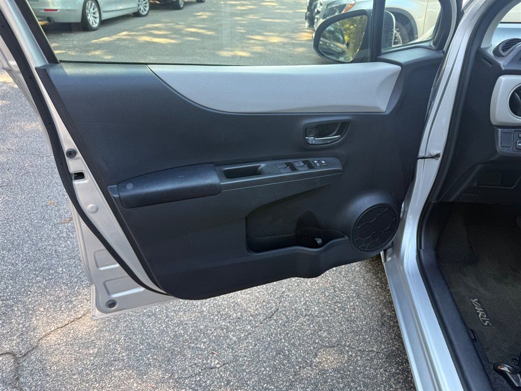 Used 2012 Toyota Yaris LE FWD image 11