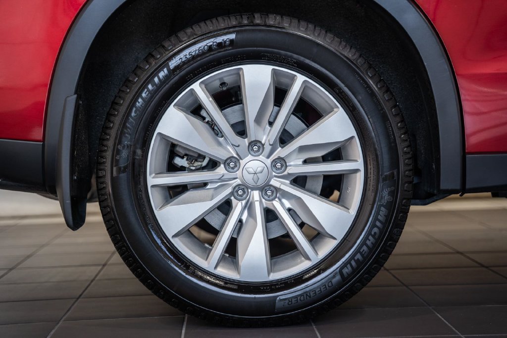 Used 2025 Mitsubishi Outlander ES AWD/4WD image 15