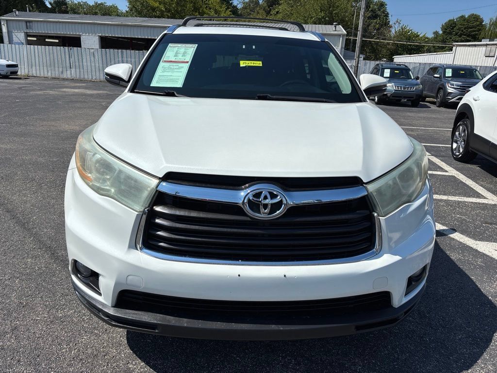 Used 2016 Toyota Highlander XLE FWD image 2