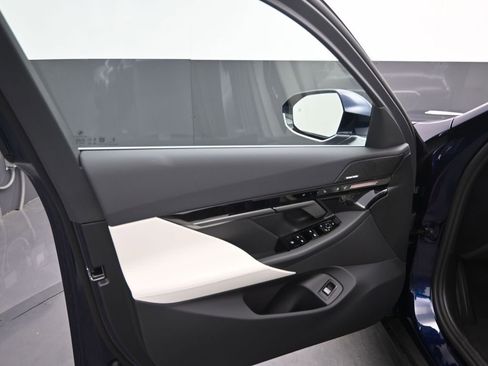 New 2026 BMW 530i w/ Premium Package image 5