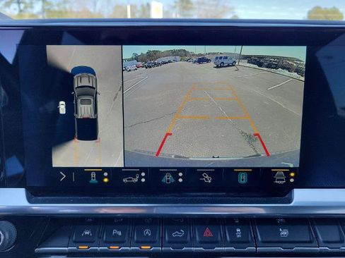 Used 2023 Chevrolet Silverado 1500 High Country w/ Technology Package AWD/4WD image 19