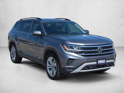 Used 2022 Volkswagen Atlas SE w/ Panoramic Sunroof Package AWD/4WD image 3