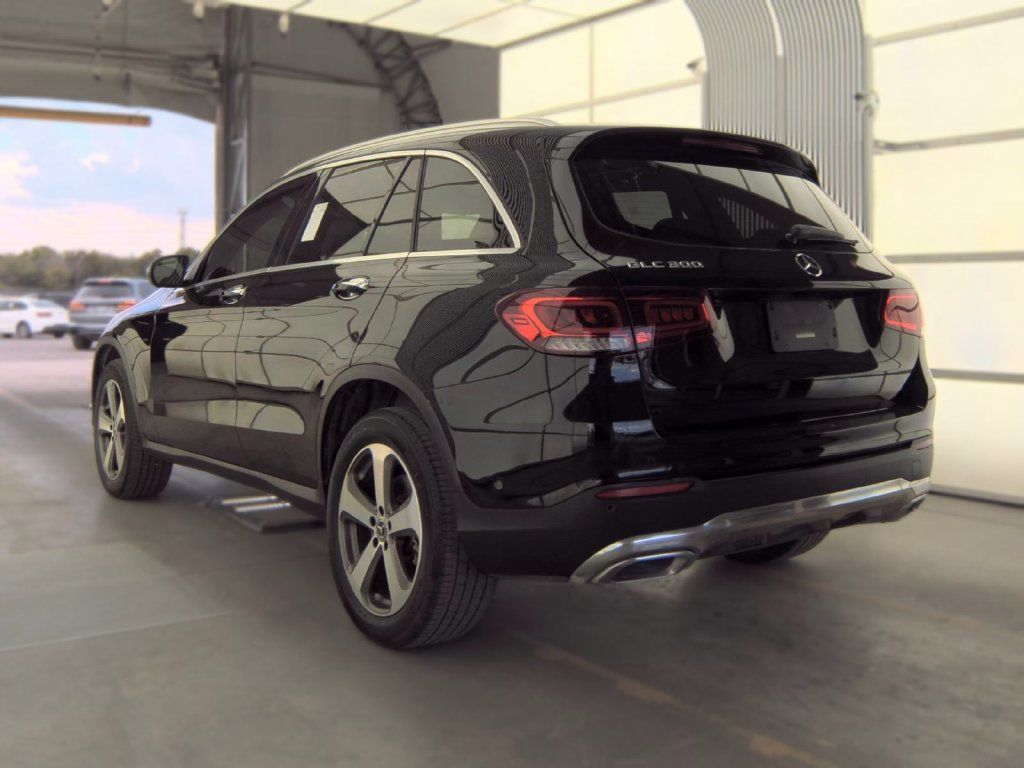 Used 2020 Mercedes-Benz GLC 300 image 4