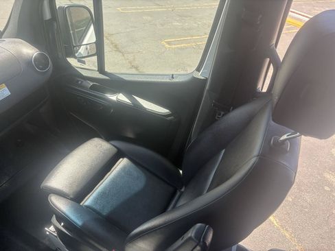 Used 2025 Mercedes-Benz Sprinter 2500 image 36